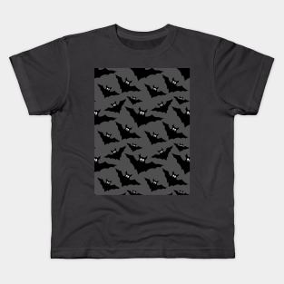 Cool gray black Flying bats Halloween pattern Kids T-Shirt